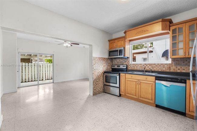 426 Sw 26 Th Rd, House other with 4 bedrooms, 3 bathrooms and null parking in Miami FL | Image 28