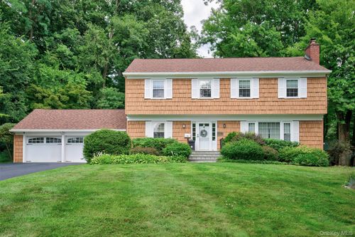 39 Park Dr, Ossining, NY, 10562-3925 | Card Image