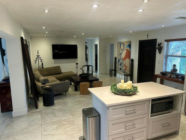 2565 Meadow Rd, House other with 3 bedrooms, 3 bathrooms and null parking in West Palm Beach FL | Image 4