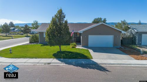 915 6th St, Evansville, WY, 82636-9413 | Card Image