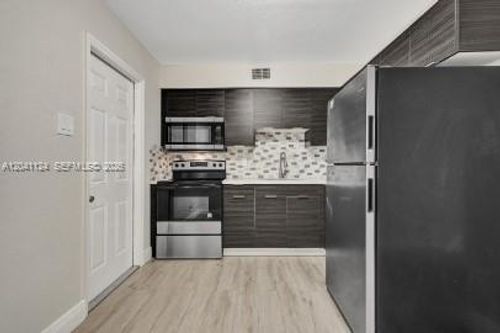 3-429 Nw 9th Ave, Fort Lauderdale, FL, 33311-8271 | Card Image