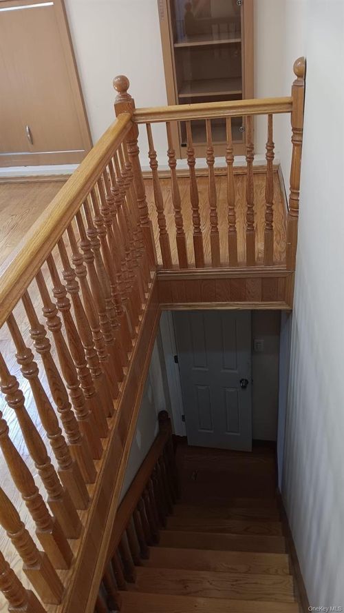 17507 73rd Ave, Fresh Meadows, NY, 11366-1501 | Card Image