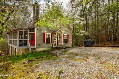 516 Clearwater Cir, Townsend, TN, 37882-3674 | Card Image