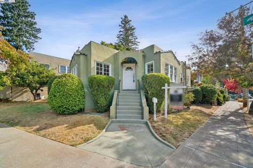 3900 Laurel Ave, Oakland, CA, 94602-3927 | Card Image