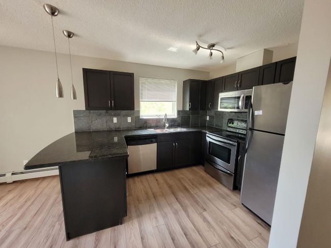 7 - 118 Village Heights Sw, Home with 2 bedrooms, 1 bathrooms and 2 parking in Calgary AB | Image 6