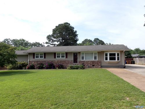 724 Frost St Sw, Hartselle, AL, 35640-2704 | Card Image
