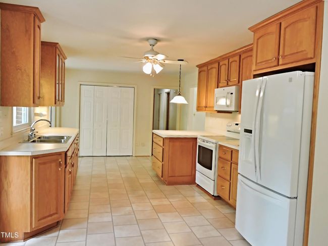 6Kitchen 4 | Image 6