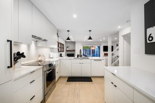 4663 Hoskins Rd, North Vancouver, BC, V7K2R3 | Card Image