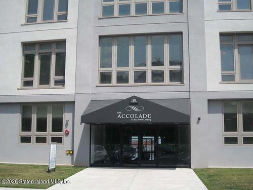 4h-90 Bay Street Lndg, Staten Island, NY, 10301-2660 | Card Image