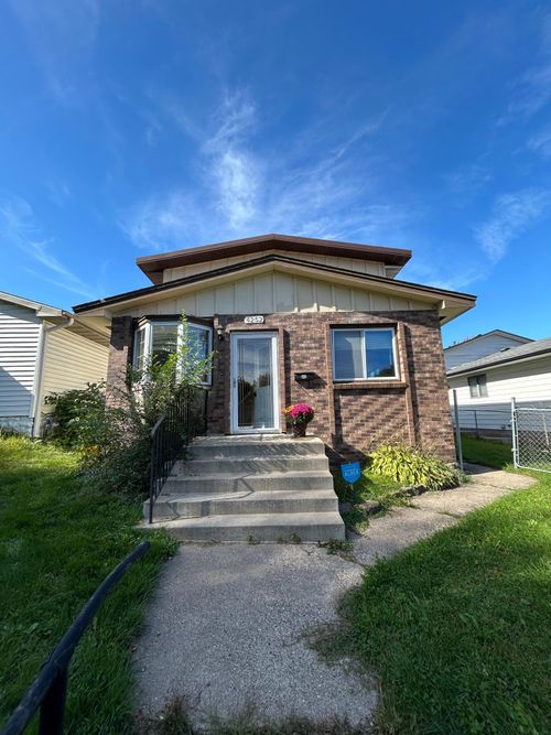 4252 Monroe St Ne, Columbia Heights, MN, 55421-2821 | Card Image