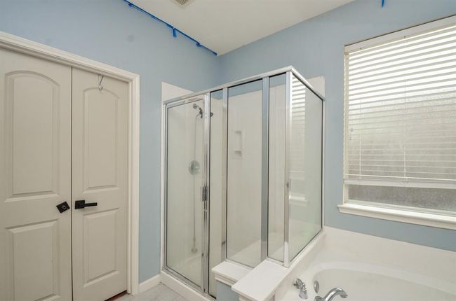 17719 Creek Bluff Ln, House other with 4 bedrooms, 3 bathrooms and 2 parking in Cypress TX | Image 17