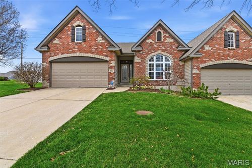 111 Long And Winding Rd, Saint Peters, MO, 63376-1672 | Card Image