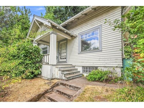 2113 N Sumner St, Portland, OR, 97217-3830 | Card Image
