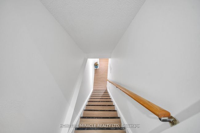 93 Crystal Glen Cres, House attached with 4 bedrooms, 4 bathrooms and 2 parking in Brampton ON | Image 37