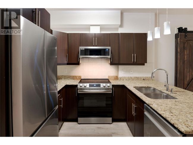 101 - 1957 Kane Rd, Condo with 1 bedrooms, 2 bathrooms and 1 parking in Kelowna BC | Image 4