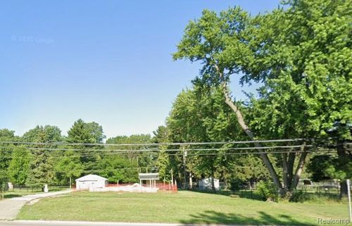 16005 Merriman Rd, Livonia, MI, 48154-3111 | Card Image