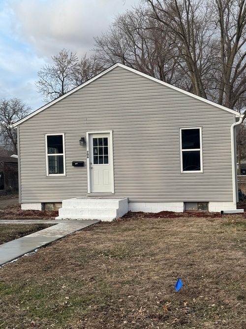 706 W 9th St, STERLING, IL, 61081-2144 | Card Image