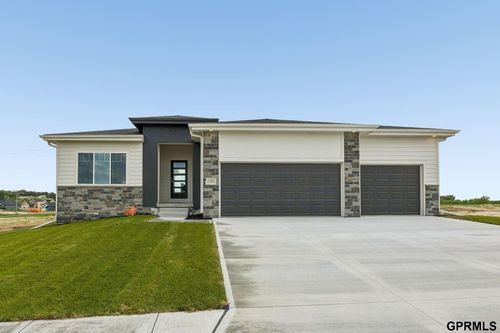 21907 Mcclellan Dr, Gretna, NE, 68028-5135 | Card Image