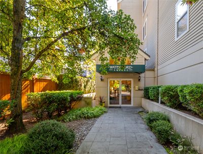 305 - 6831 Ne 170th Street, Condo with 2 bedrooms, 1 bathrooms and 2 parking in Kenmore WA | Image 2