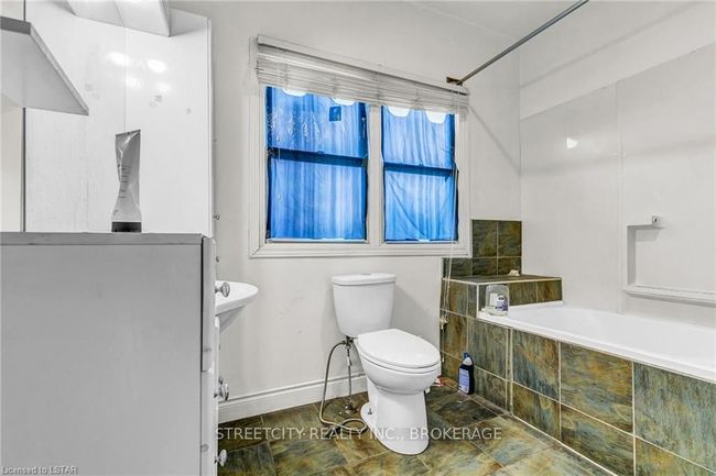 1196 Janette Ave, House other with 6 bedrooms, 3 bathrooms and 2 parking in Windsor ON | Image 14