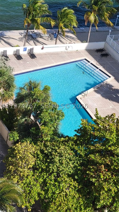 9i-7545 E Treasure Dr, North Bay Village, FL, 33141-4578 | Card Image
