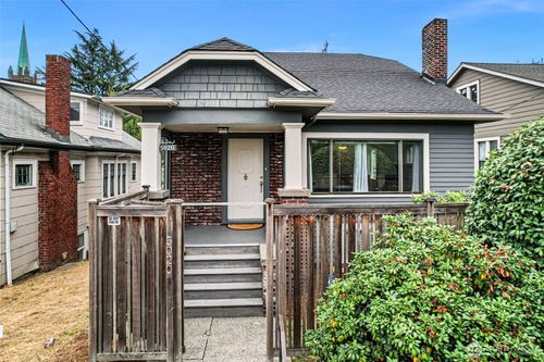 5020 7th Ave Ne, Seattle, WA, 98105-3601 | Card Image
