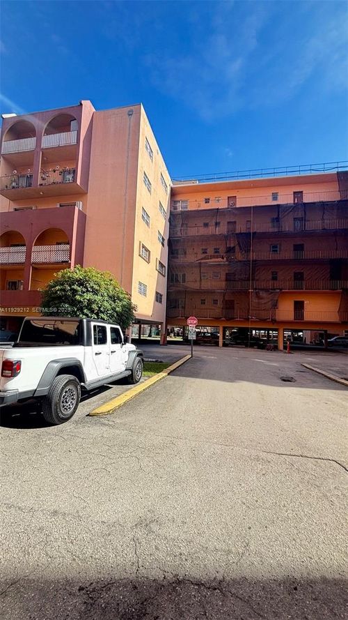 apt-1401-440 E 23rd St, Hialeah, FL, 33013-3940 | Card Image