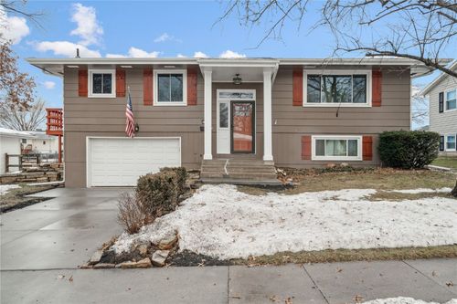 2220 Brockman Ave, Marion, IA, 52302-2231 | Card Image