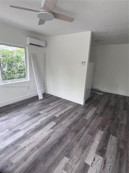1-250 Ne 76th St, Miami, FL, 33138-4935 | Card Image