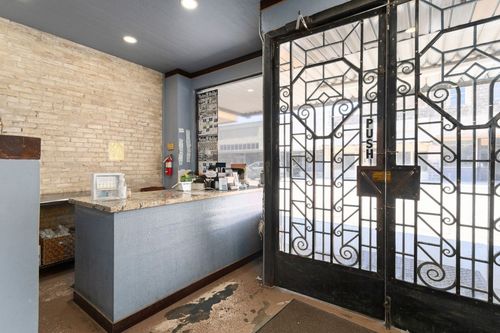 401 Lott St, Yoakum, TX, 77995-2633 | Card Image