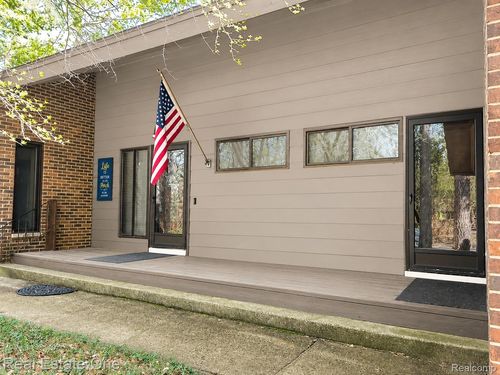 32674 Bingham Ln, Bingham Farms, MI, 48025-2412 | Card Image