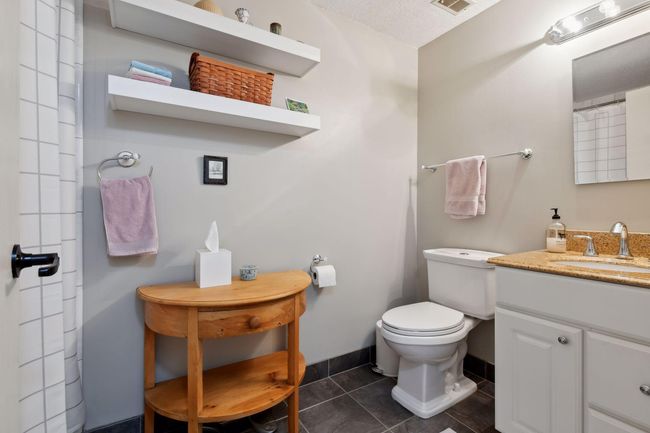Tastefully updated full bathroom. | Image 17