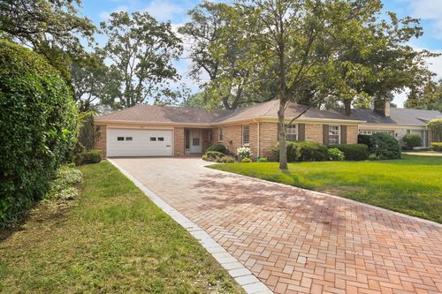 639 Surrey Ln, Glenview, IL, 60025-4443 | Card Image
