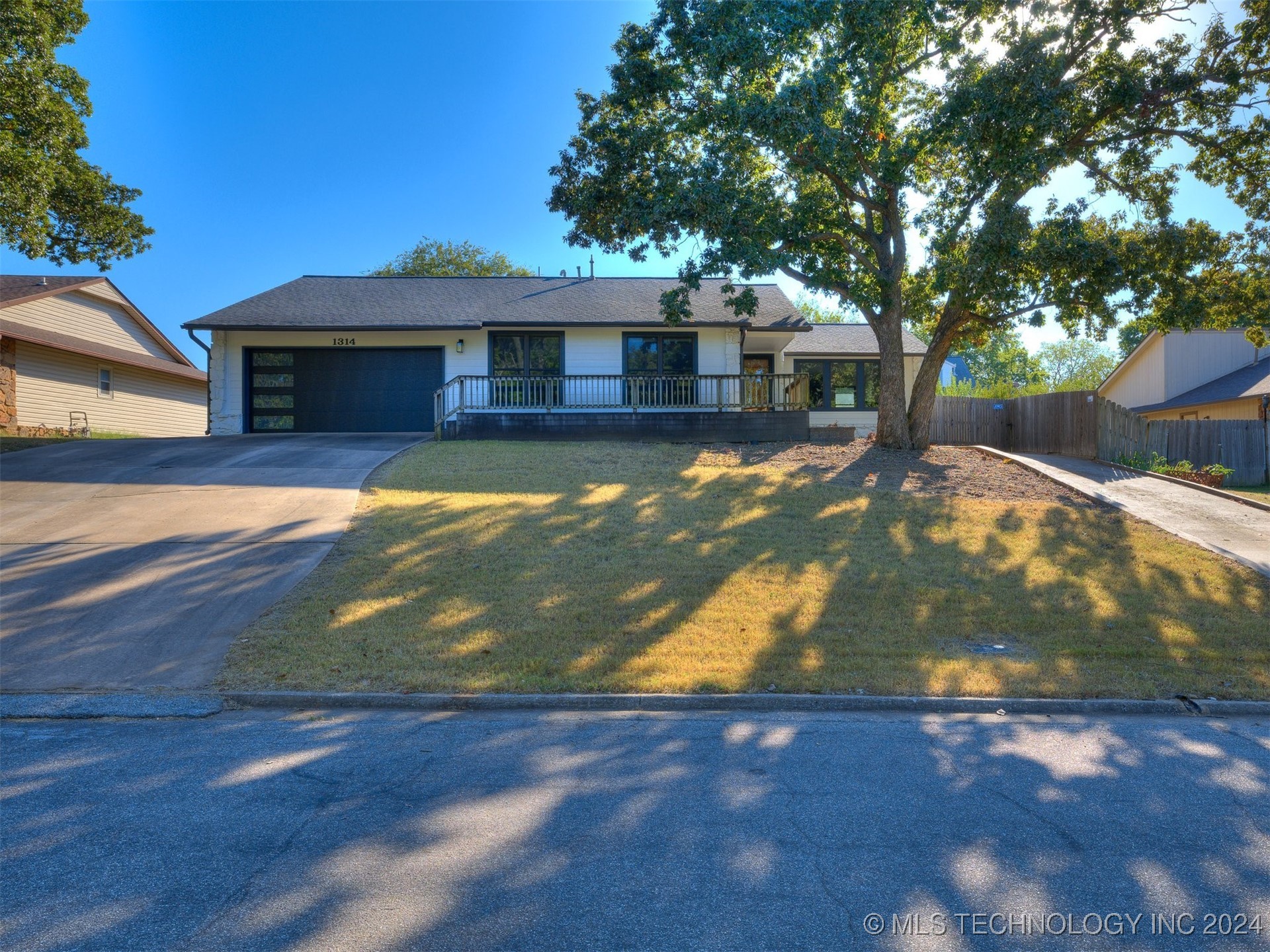 Woodbriar Ln, Catoosa, OK 74015