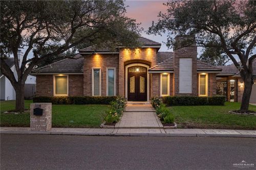 809 Rio Grande Dr, Mission, TX, 78572-7422 | Card Image