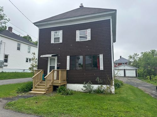 16 Allen St, Presque Isle, ME, 04769-2401 | Card Image