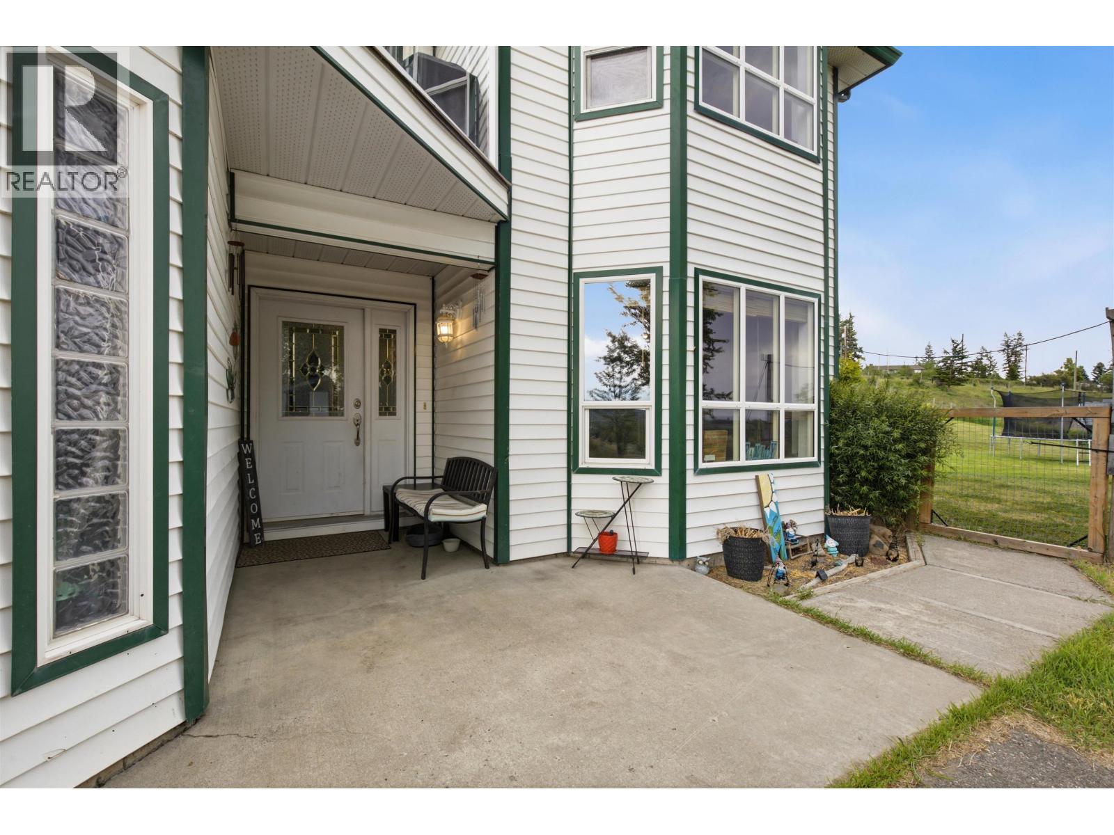 Residential in 150 Mile House 4