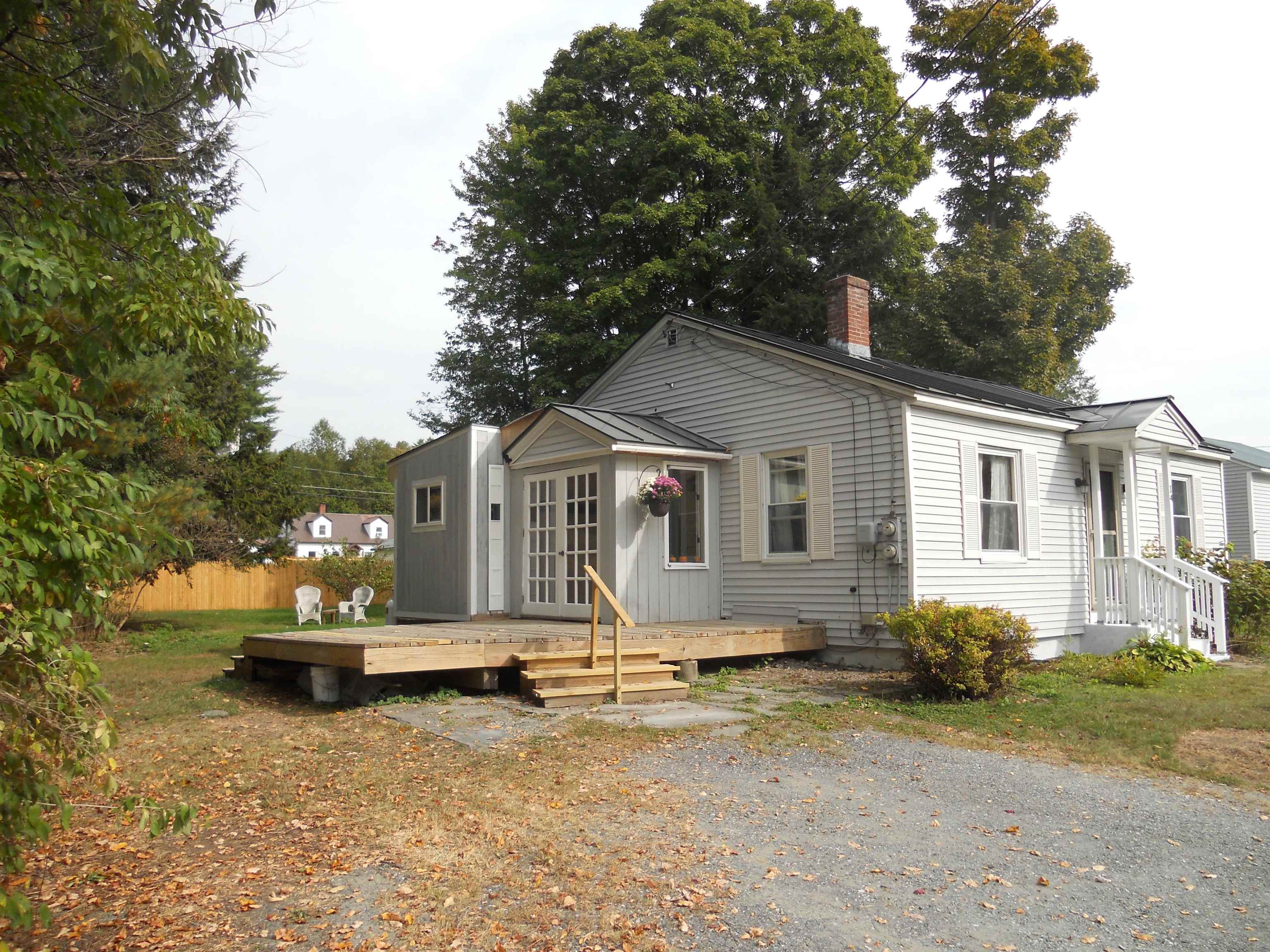 Lonsdale Ave, Claremont, NH 03743