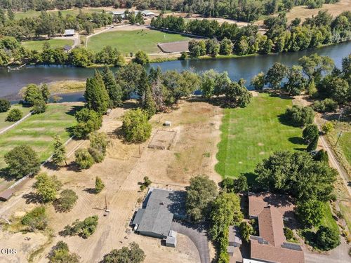 1591 Highway 234, Eagle Point, OR, 97524-7834 | Card Image