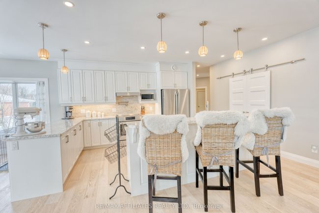 23 Tudor Cir, House other with 3 bedrooms, 3 bathrooms and 6 parking in Lombardy ON | Image 10