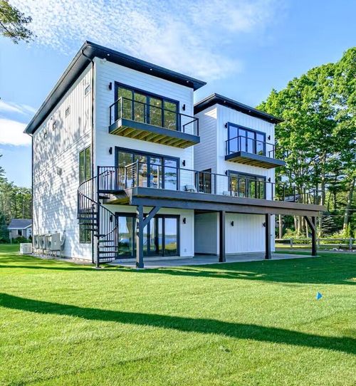 70 Maquoit Drive, Freeport, ME, 04032 | Card Image