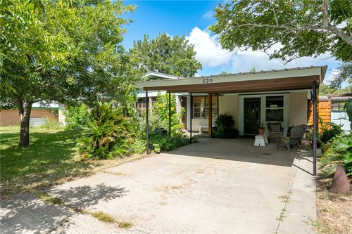 620 S 11th St, Aransas Pass, TX, 78336-3910 | Card Image