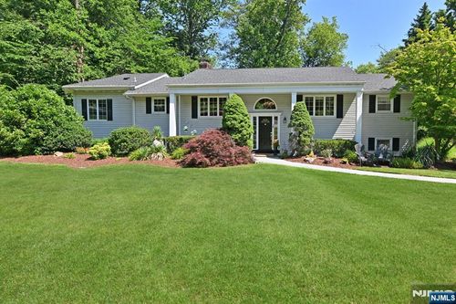 12 Heatherhill Ln, Woodcliff Lake, NJ, 07677-8118 | Card Image