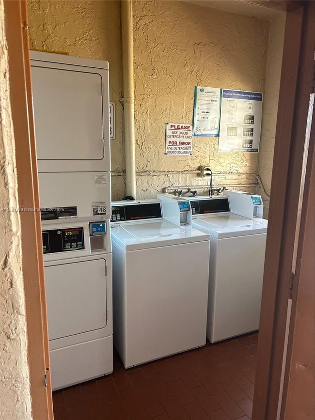 APT-511C - 1630 W 46 Th St, Condo with 2 bedrooms, 1 bathrooms and null parking in Hialeah FL | Image 12
