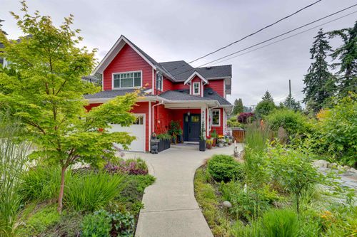 828 17th St, West Vancouver, BC, V7V3T6 | Card Image