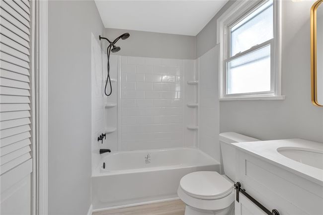 Full bath - main floor | Image 19