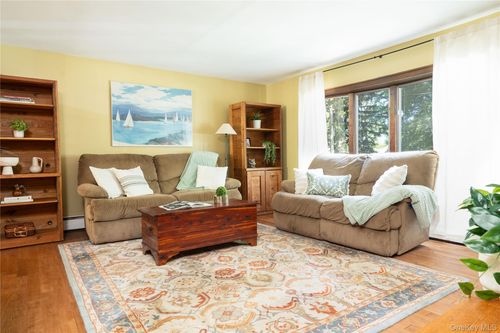 5 Bellows Ln, New City, NY, 10956-2452 | Card Image