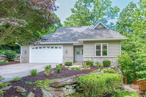 299 Carriage Summitt Way, Hendersonville, NC, 28791-2820 | Card Image