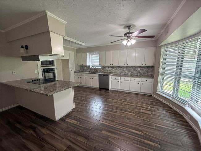 2309 Cedar St, House other with 3 bedrooms, 2 bathrooms and 2 parking in Pearland TX | Image 7