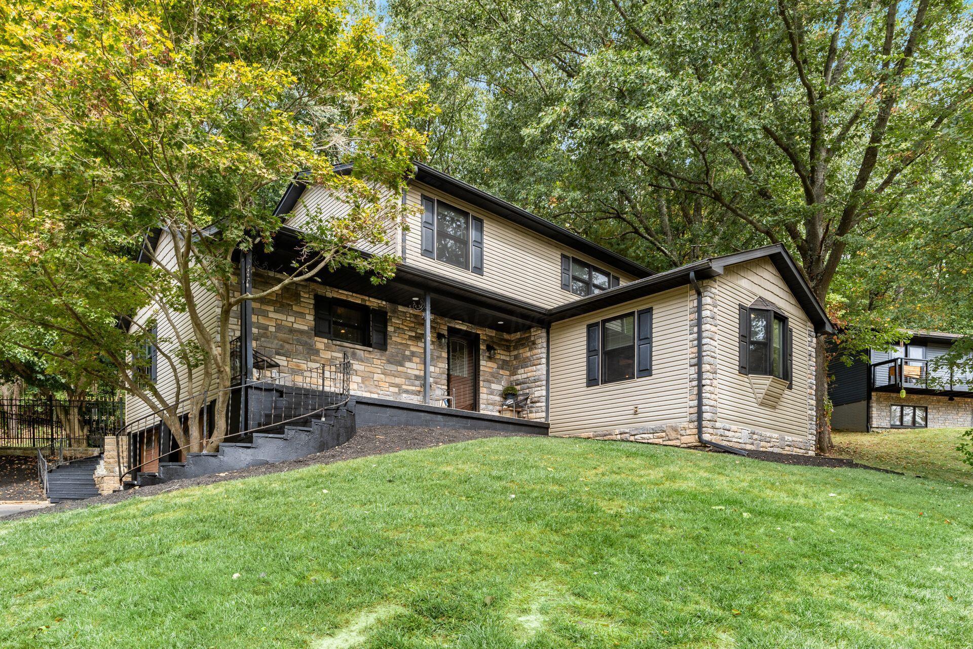 Robinhood Dr, Newark, OH 43055